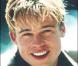 Brad Pitt façon premier de la classe avec les dents ultra-blanches et les cheveux en pics, blonds. 