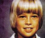 Brad Pitt à l'entrée de l'adolescence avec une coupe on ne peut plus raide et déjà, un blond très recherché... 