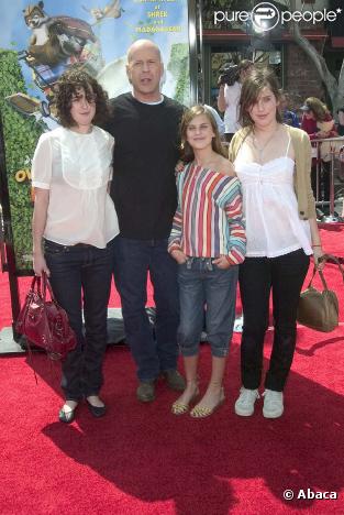 Bruce Willis est ultra protecteur avec ses trois filles, Rumer, Scout LaRue et Tallulah Belle. L'interprète de John McLane est prêt à tout si l'on touche à un seul de leur cheveu. 