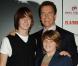 Arnold Schwarzenegger n'a rien d'un Terminator lorsqu'il s'agit de s'occuper de ses deux filles, Katherine et Christina et de ses deux garçons, Patrick et Christopher.
