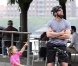 Hugh Jackman n'est pas que l'homme le plus sexy de l'année. Il est également un gentil mutant dans Wolverine et un super papa pour Oscar et Ava.