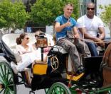 Eva Longoria se promène à Malaga avec des amis après avoir tourné une publicité pour Heineken