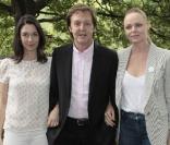 Lancement de la campagne Meat free Monday, à Londres, le 15 juin 2009 : Paul McCartney et ses filles Mary et Stella 