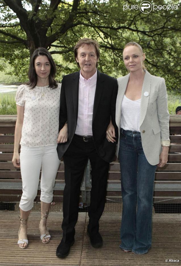 Lancement de la campagne Meat free Monday, à Londres, le 15 juin 2009 : Paul McCartney et ses filles Mary et Stella 