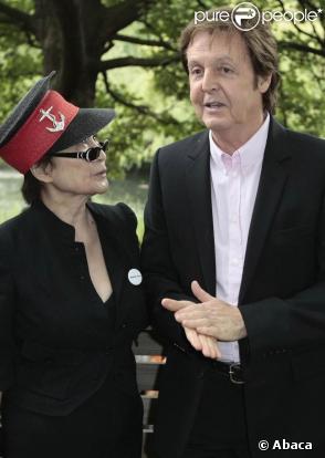 Lancement de la campagne Meat free Monday, à Londres, le 15 juin 2009 : Yoko Ono et Paul McCartney 