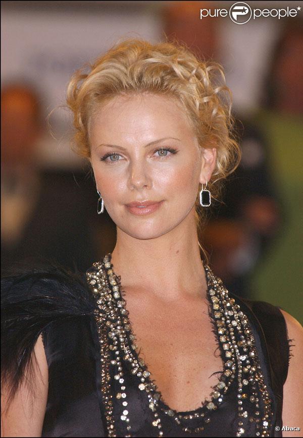 L'actrice sud-africaine Charlize Theron était ambassadrice de L'Oréal en 2002 