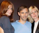 Helena Christensen, Paul et Luna Belmondo, lors de la vente aux enchères à la boutique Tommy Hilfiger, à Paris, le 16 juin 2009 !