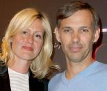 Paul et Luana Belmondo, lors de la vente aux enchères à la boutique Tommy Hilfiger, à Paris, le 16 juin 2009 !