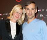 Luana et Paul Belmondo, lors de la vente aux enchères à la boutique Tommy Hilfiger, à PAris, le 16 juin 2009 !