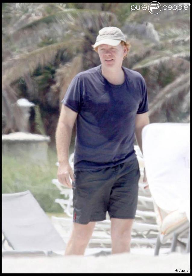 David Caruso et son amie Amina Tyrone sur une plage de Miami : un bonheur radieux