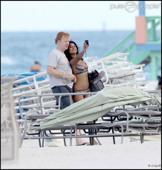 David Caruso et son amie Amina Tyrone sur une plage de Miami : un bonheur radieux