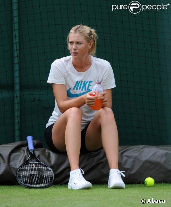 Maria Sharapova s'entraîne à la veille du début de Wimbledon