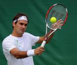 Roger Federer s'entraîne à la veille du début de Wimbledon