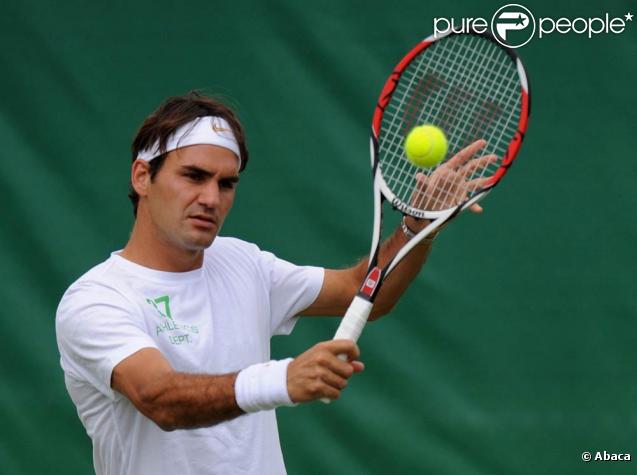 Roger Federer s'entraîne à la veille du début de Wimbledon