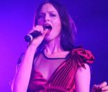 Sophie Ellis-Bextor, superbe bête de scène lors de son concert au G-A-Y Heaven, à Londres, le 20 juin 2009 !