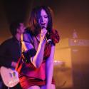 Sophie Ellis-Bextor très courte, très belle, très sexy... en live !