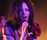 Sophie Ellis-Bextor, superbe bête de scène lors de son concert au G-A-Y Heaven, à Londres, le 20 juin 2009 !