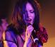 Sophie Ellis-Bextor très courte, très belle, très sexy... en live !