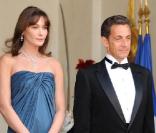 Carla Bruni et Nicolas Sarkozy reçoivent l'Emir du Qatar et son épouse à l'Elysée pour un dîner d'Etat. 22/06/09