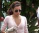 Après avoir fait toutes les boutiques de Marbella, Eva revient les bras chargés de cadeaux !  