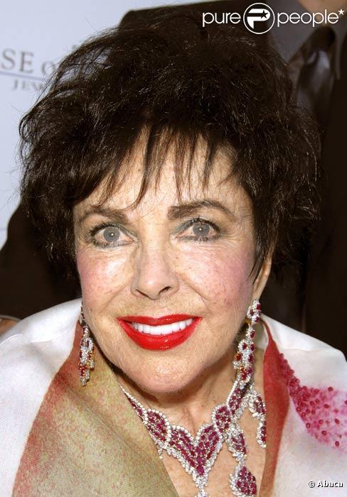 Elizabeth Taylor en novembre 2007 