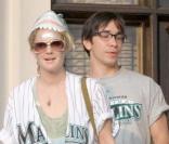 Drew Barrymore et Justin Long après le match de baseball des Marlins contre les Yankees, à Miami. Juin 2009
