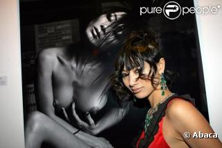 Bai Ling lors de l'expo de photos en noir et blanc qui lui a été consacrée... 