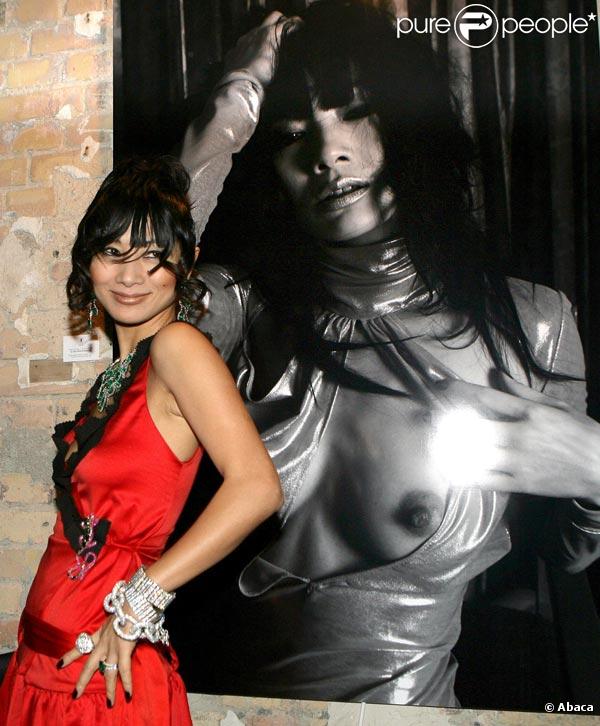 Bai Ling lors de l'expo de photos en noir et blanc qui lui a été consacrée...