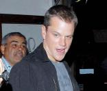 Matt Damon et sa femme Luciana quittent le restaurant Madeo à Los Angeles, après y avoir dîné le 28 juin 2009