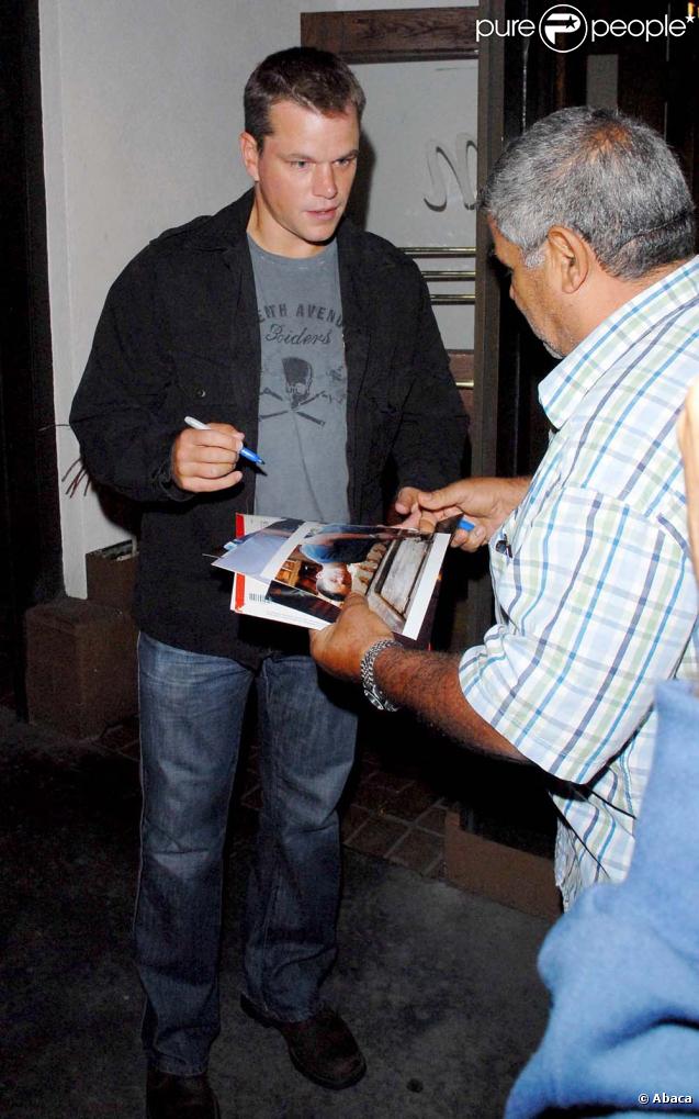 Matt Damon et sa femme Luciana quittent le restaurant Madeo à Los Angeles, après y avoir dîné le 28 juin 2009