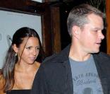 Matt Damon et sa femme Luciana quittent le restaurant Madeo à Los Angeles, après y avoir dîné le 28 juin 2009