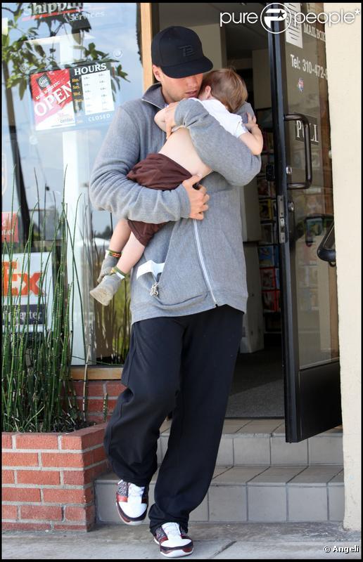 Tom Brady et son fils John à Brentwood, hier