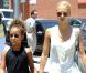 Une Jessica Alba blondissime fait du shopping avec sa nièce... avant de retourner au boulot !