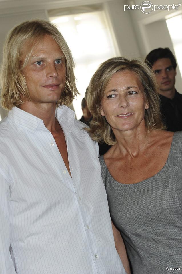Claire Chazal et Arnaud Lemaire très amoureux au défilé Christian Dior Haute Couture Automne/Hiver 2009-2010, le 6 juillet 2009