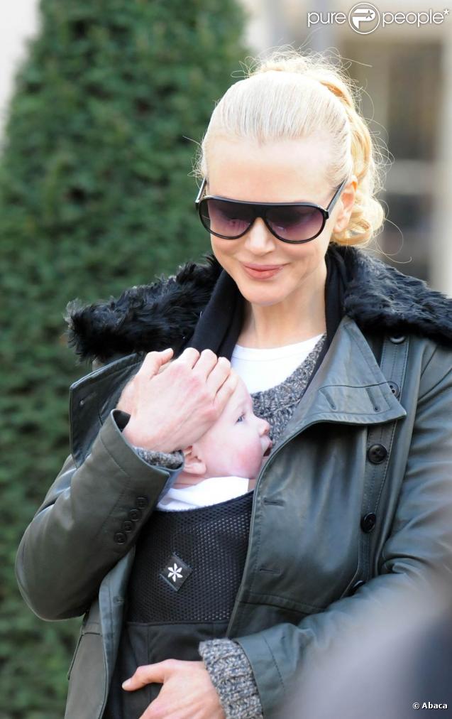 Nicole Kidman et sa petite Sunday Rose de passage à Paris (2 décembre 2008) 