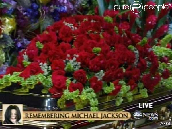 Le cercueil de Michael Jackson au Staples Center, à Los Angeles, le 7 juillet 2009.