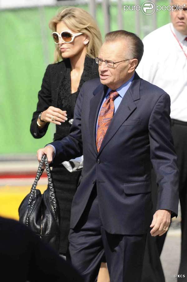 Larry King et sa femme au Staples Center, à Los Angeles, le 7 juillet 2009. 