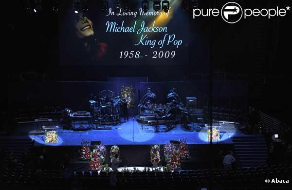 Le Staples Center a rendu hommage à Michael Jackson le 7 juillet avec un parterre de stars. 