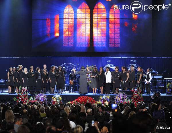 Le magnifique choeur de gospel... devant le cercueil de Michael, au Staples Center, le 7 juillet 2009. 