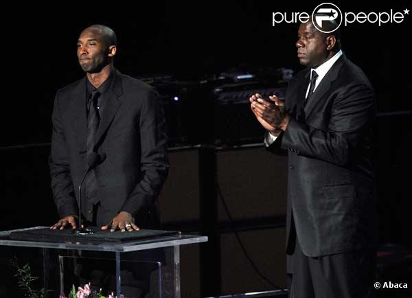 Kobe Bryant et Magic Johnson rendent hommage au 