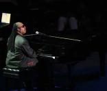 Stevie Wonder chante 