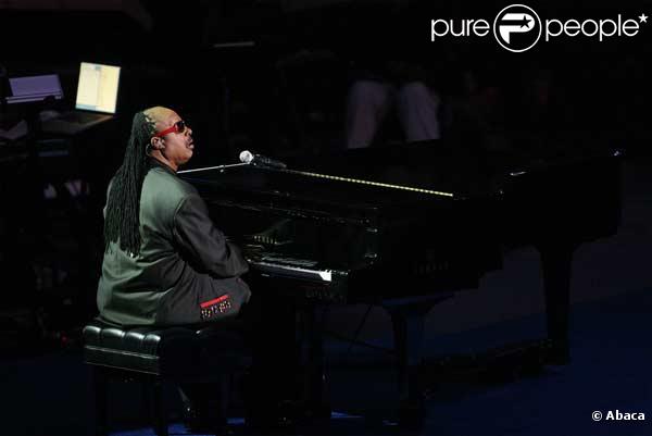 Stevie Wonder chante 