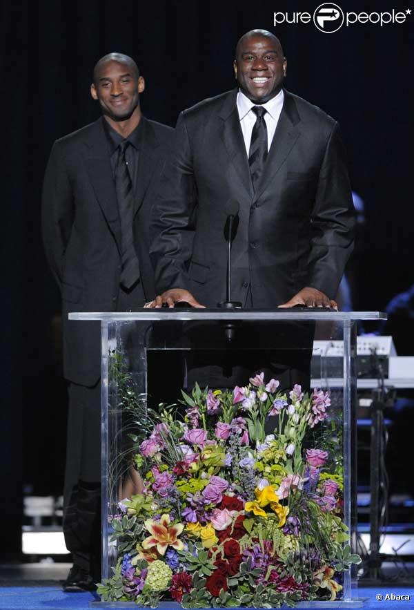 Kobe Bryant et Magic Johnson rendent hommage au 