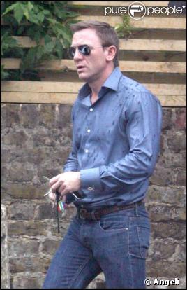 Daniel Craig quittant sa résidence à Londres le 7 juillet 2009