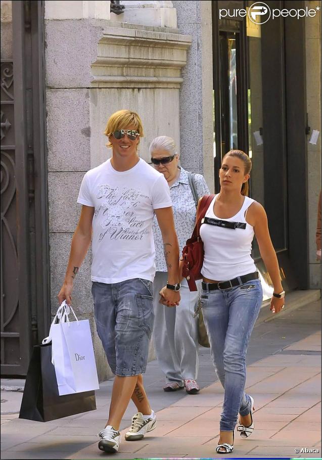 L'attaquant espagnol de Liverpool Fernando Torres et Olalla... parents d'une petite Nora !