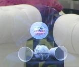 Le Miroir des Apparitions laisse apparaître un 33 tours et des gobelets reliés une bobine de fil : le secret de Nicolas !