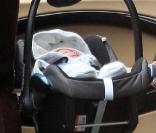 Cécilia Attias à Paris le 16 décembre avec son petit-fils Augustin, en compagnie de Richard Attias