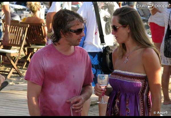 James Blunt en vacances à Ibiza avec des amis
