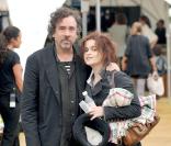 Tim Burton et Helena Bonham Carter, lors d'une représentation de Peter Pan à Londres, où ils se sont rendus avec leur fils Billy Ray, le 11 juillet 2009 !