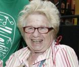 Ruth Westheimer le 11 juillet 2009 lors de la 11e édition de ''Broadway Barks'' à New York qui lutte pour les animaux dans les refuges
